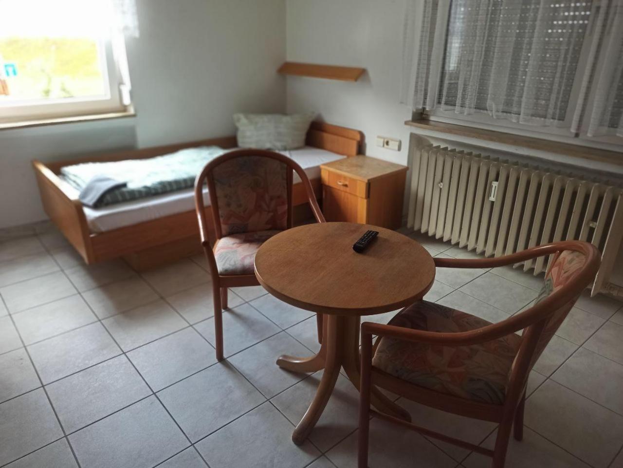 Monteurzimmer - Waldbronn Dış mekan fotoğraf